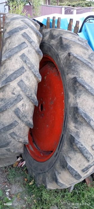 Vând roți de tractor