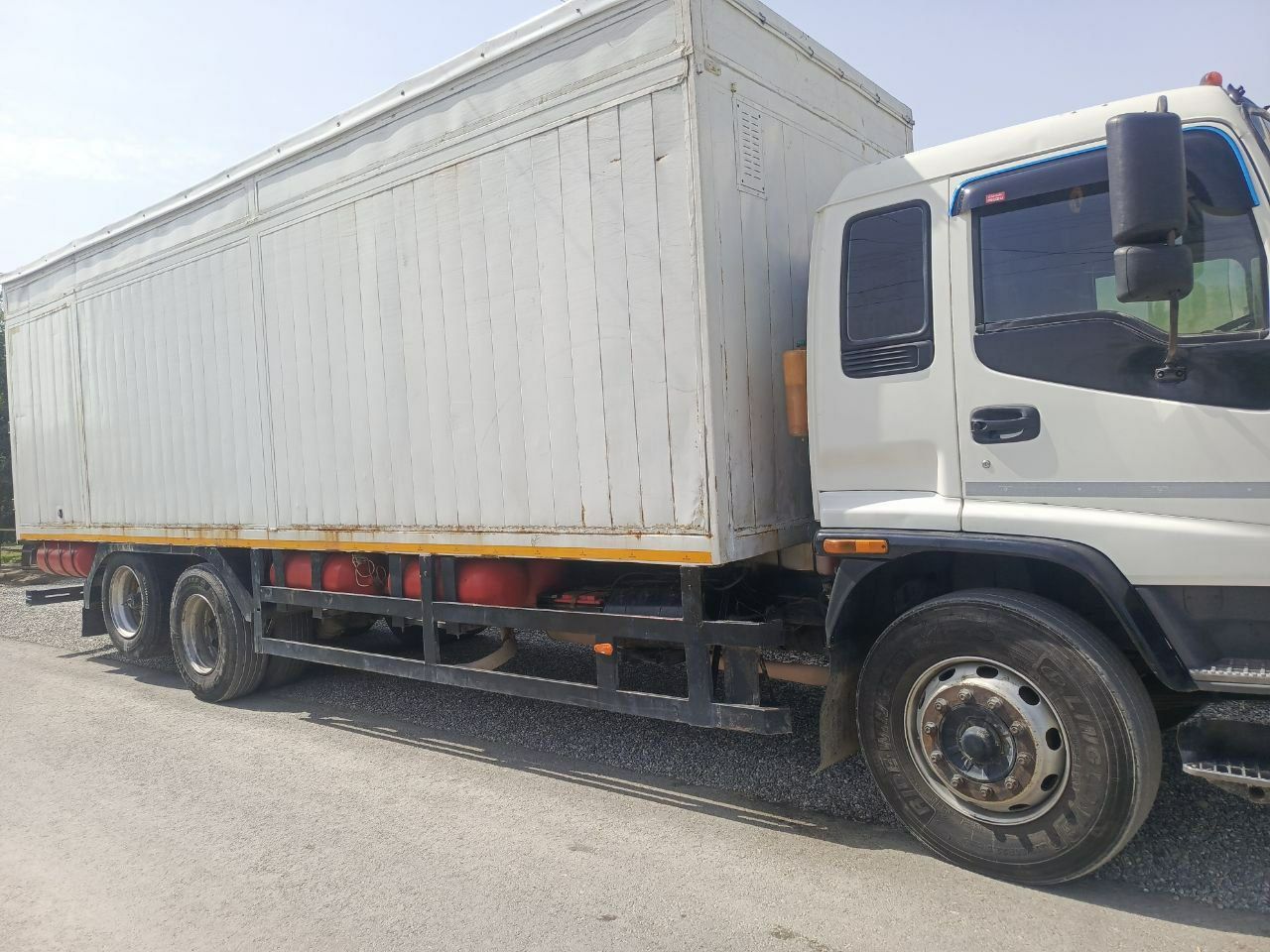 Isuzu fvr 33 sotiladi xolati alo ishga tayyor 240 kub gaz