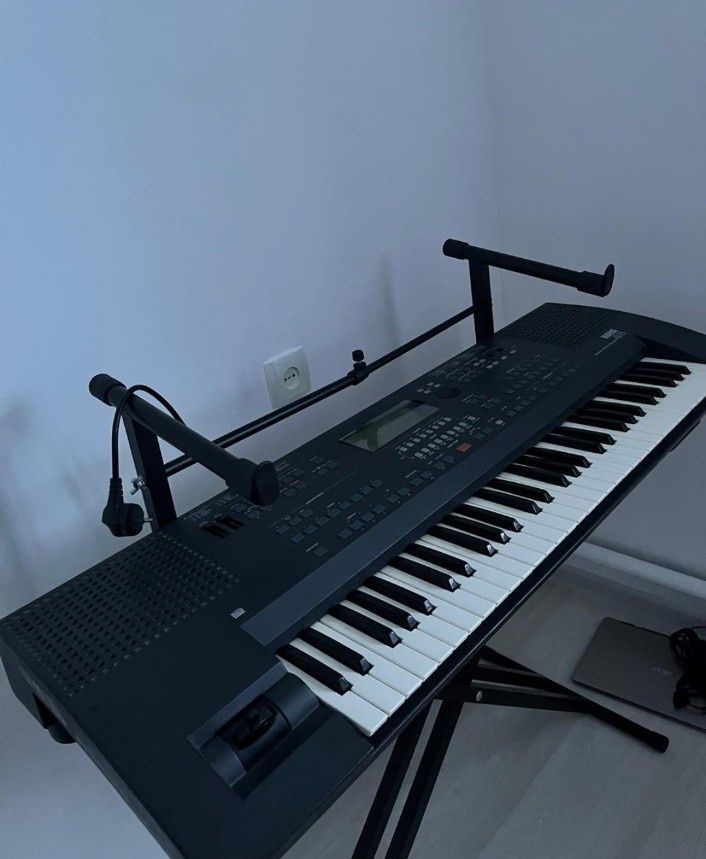 Синтезатор korg is 35