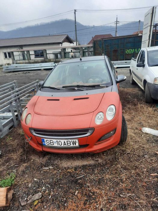Vand autovehicul Smart pentru dezmembrare