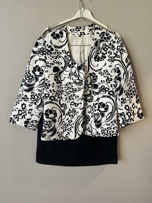 Стилен костюм черно и бяло, сако Тип Chanel на Mellini fashion