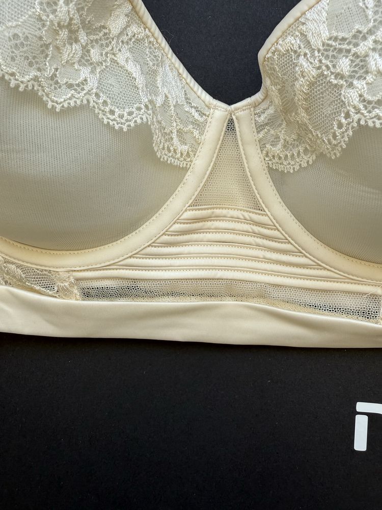 Сутиен цвят екрю Calvin Klein /70C, 70D, 75D, 80C, 85C/