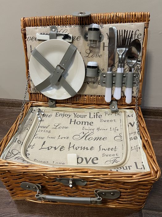 Кошница за пикник за двама — елегантна и практична