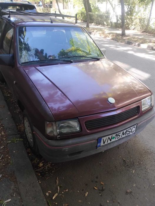 Opel Corsa anul 1992