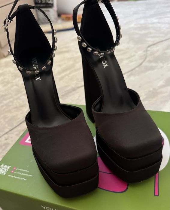 Туфли на каблуке и платформе братц