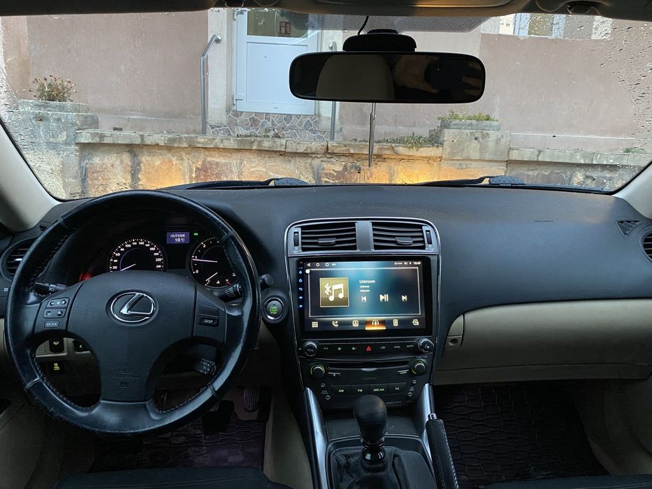 Lexus is 220d impecabil