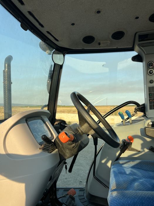 Трактор New holland td5.85