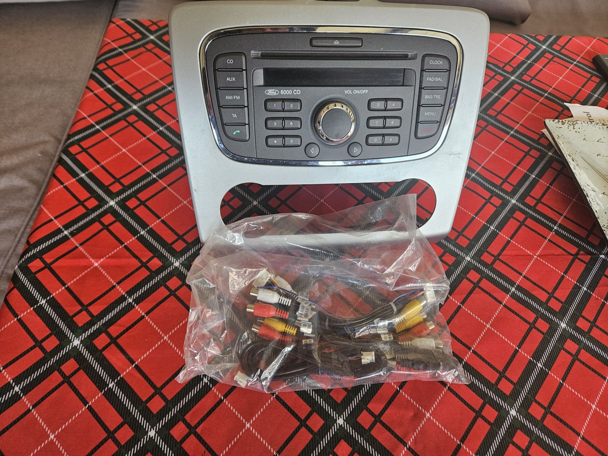 Vând casetofon cu Bluetooth