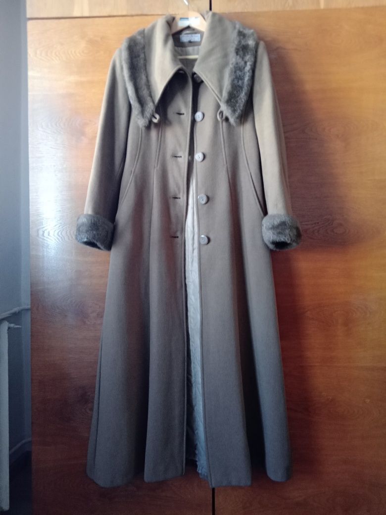 Palton de dama, lung, cu blanita, culoare bej, 80% lana, 20% poliamida