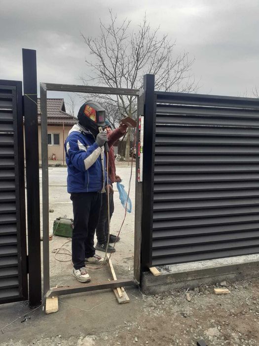 Garduri de diferite modele (sipca metalica, jaluzele, tabla BCA plasa)