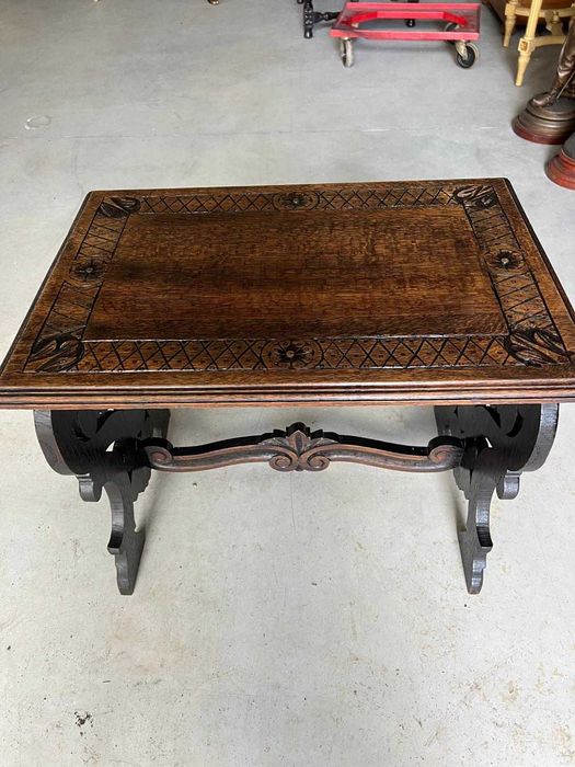 Masa de cafea,foarte veche!