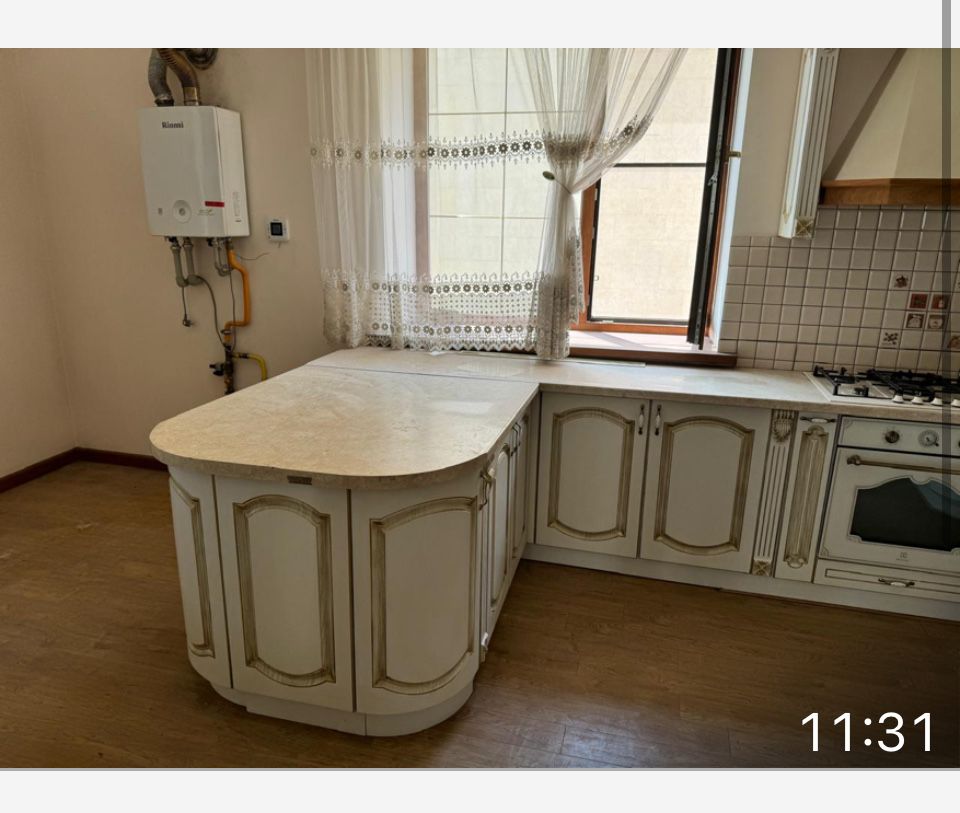 Продам кухню белую