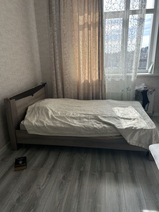 Кровать с матрасом