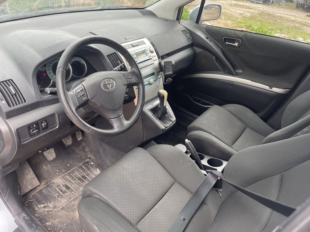 На Части Toyota Corolla Verso 2.2 D-4d 136к.с 2006 ляв волан!