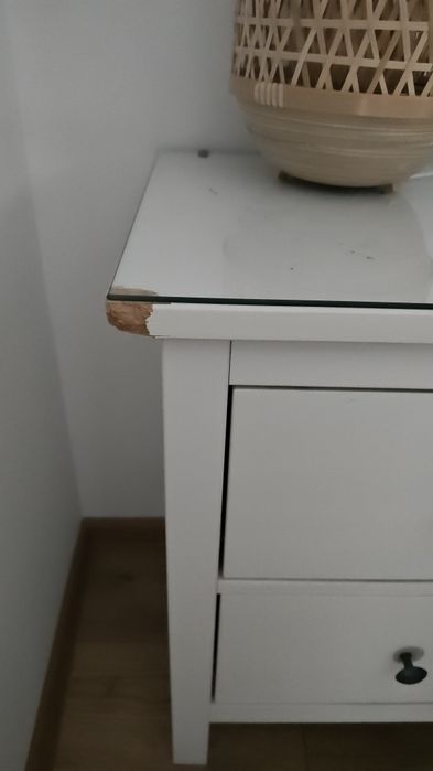 Vand comoda noptiera Ikea Hemnes cu defect