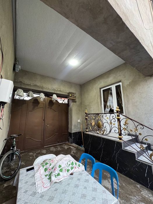 Srochna Uy sotiladi Komolonda 2 etaj tayyor