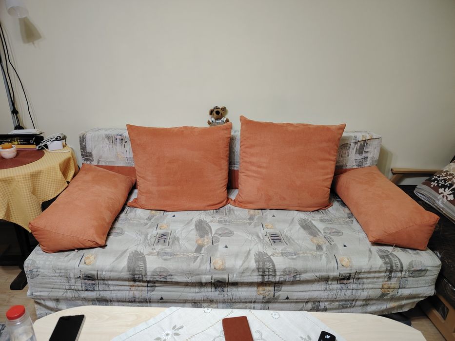 Разтегателен диван