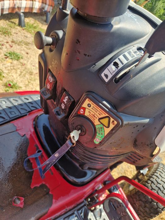 Tractoraș de tuns iarbă gazon 15 cp