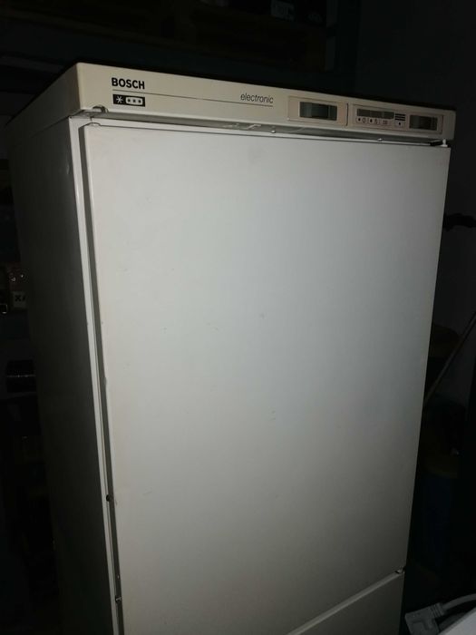 Хладилник с фризер BOSCH