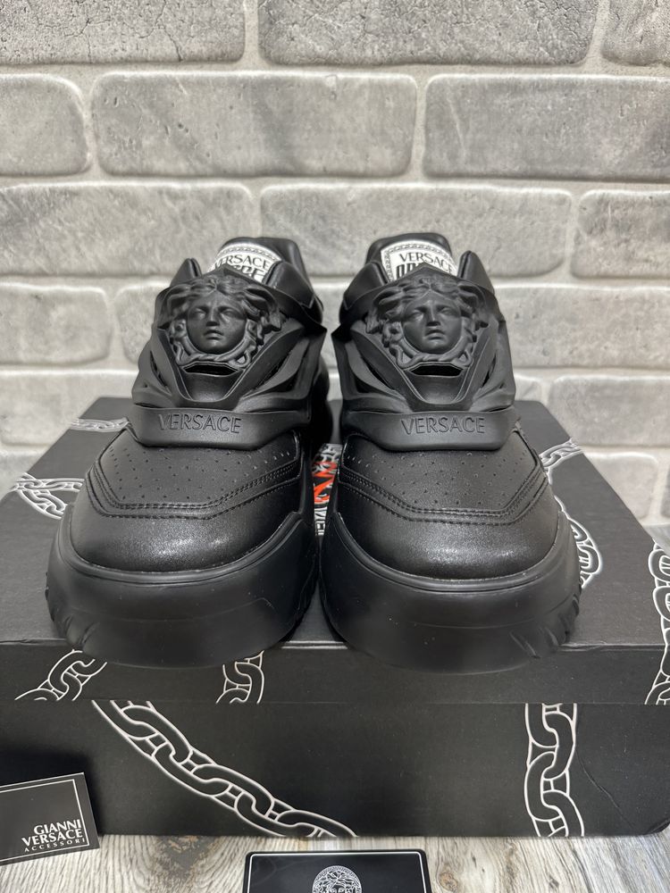 36-45 Versace Odissea Black