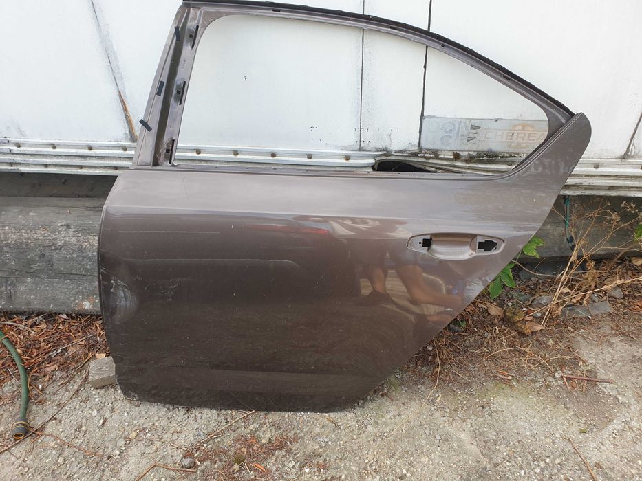 Задна лява врата SKODA OKTAVIA 5E5.833.601