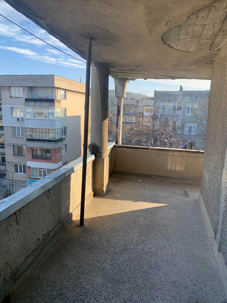 Продава се Тристаен апартамент в Търговище, Център - 70 кв.м за 1297 €/кв.м - Снимка #10
