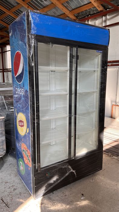Vitrina frigorifica dubla cu depozitare mare