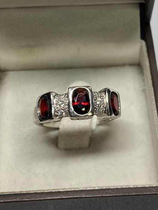 Inel aur 18kt.cu granat si diamante