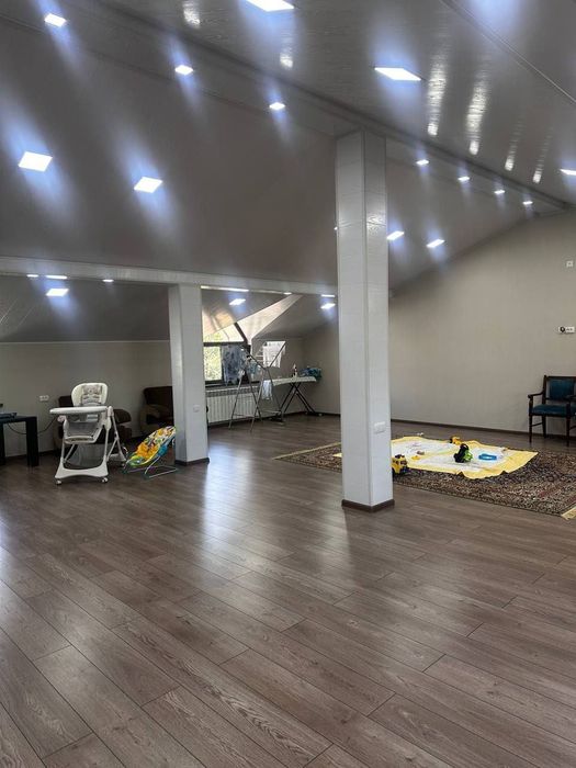 Uchaska sotiladi Shayxontoxur. Koʻkcha 3.50 sotik.