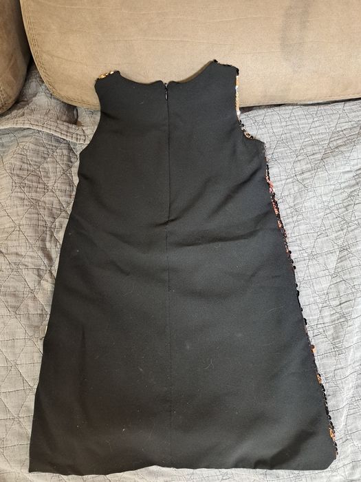 Продавам красива рокля за малка принцеса за 4-5 г.