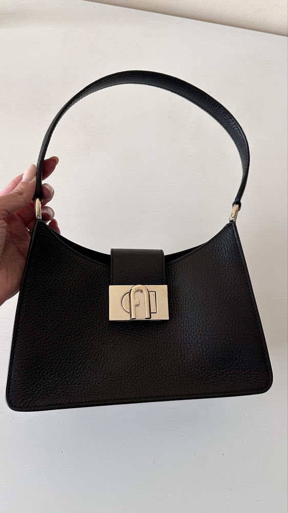 Оригинална черна чанта Furla