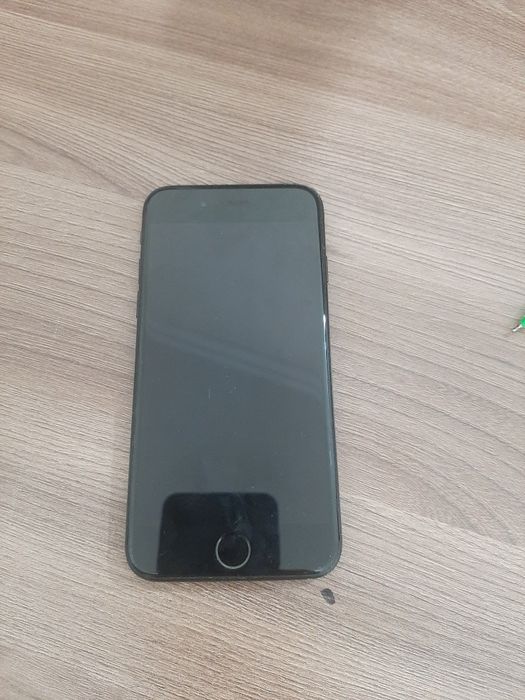 Продам iphone se2 на запчасти