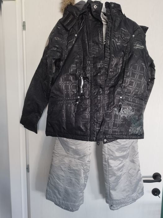 Vând costum de schi fetițe/dama