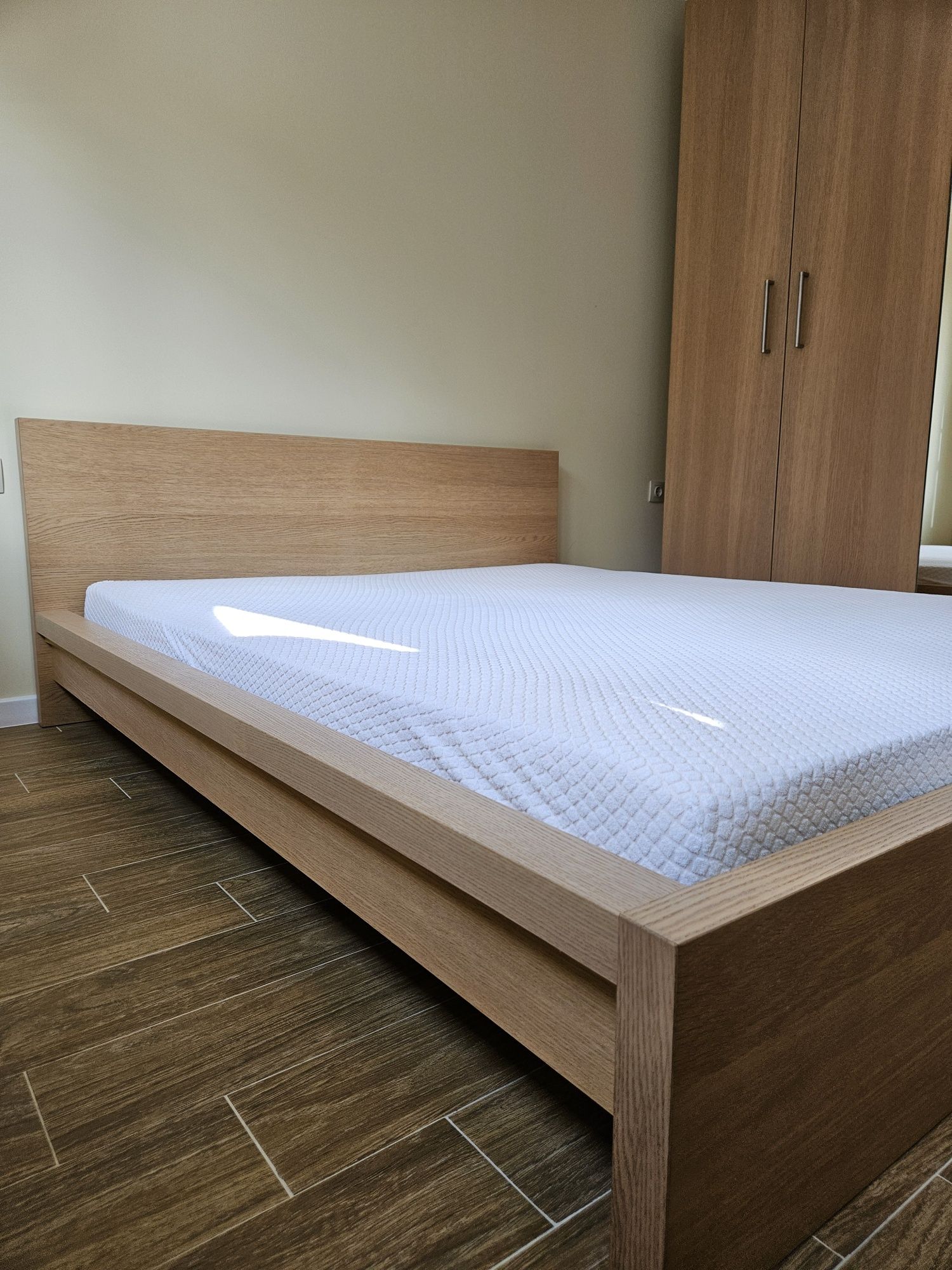 Обзавеждане спалня IKEA - гардероб + спалня с матрак 160х200 и скрин