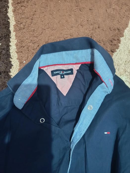 Vând cămăși de bărbati