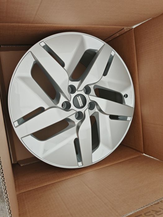 Vand jante de aliaj pentru Tesla pe 19 marca Fondmetal