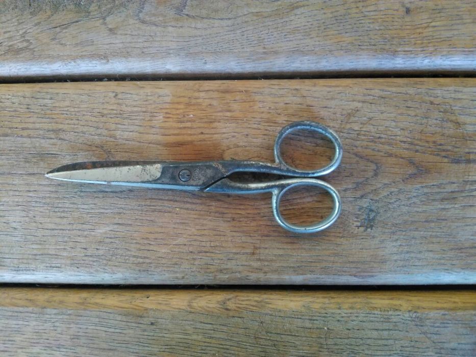 Продавам антикварна Шивашка ножица Солинген Малка