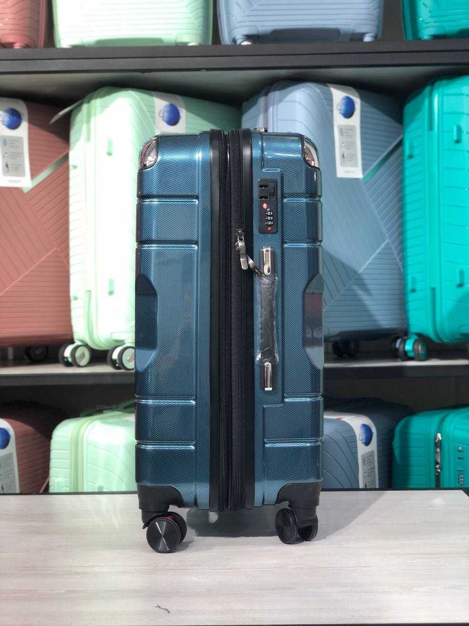 Новые чемоданы из поликарбоната