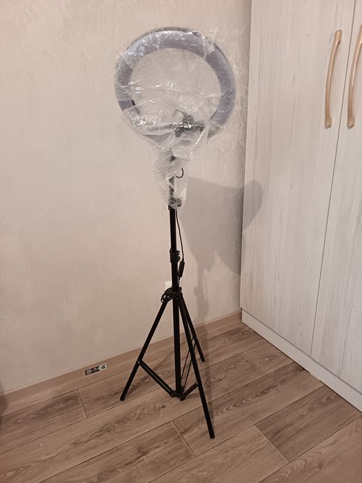 Продам Штатив лампа.