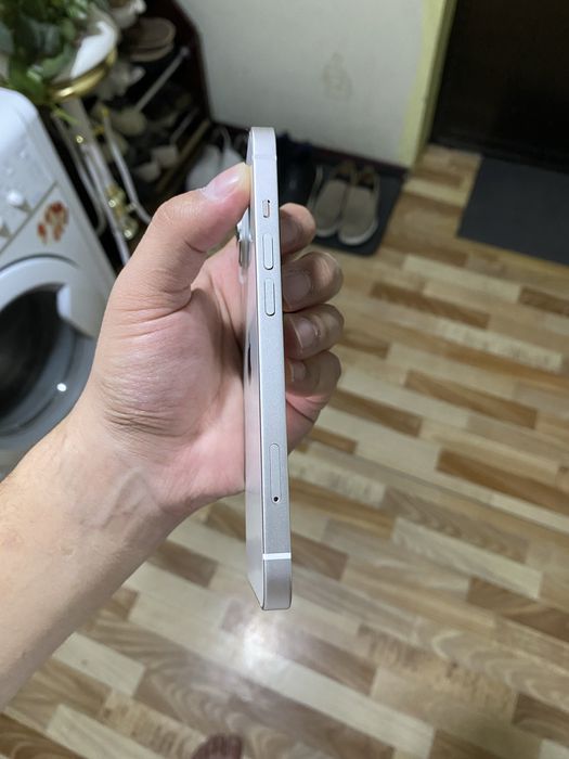 IPhone 13 white 128 gb