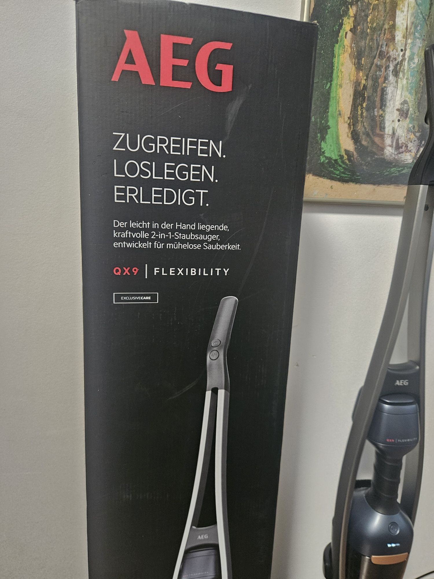 Вертикална прахосмукачка AEG  QX9
