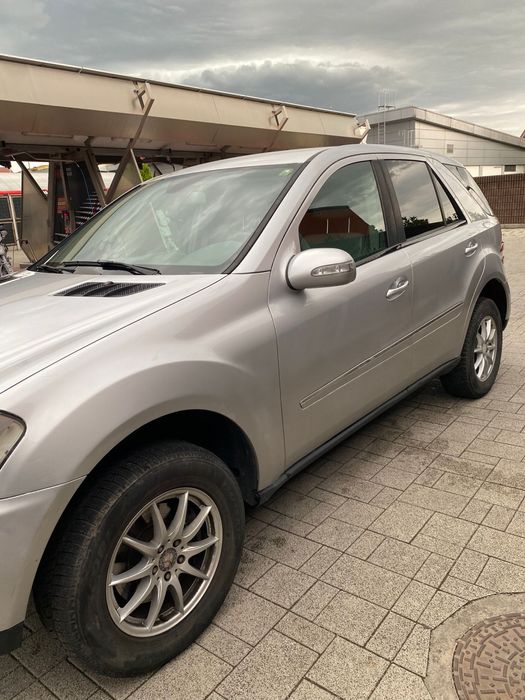 Vând Mercedes ML 320 Autoutilitara