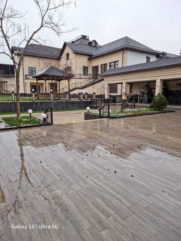 Продажа: Замок - 2004 м2. Мирз.-Улуг. район. 53 сотки. Аренда 40000у.е