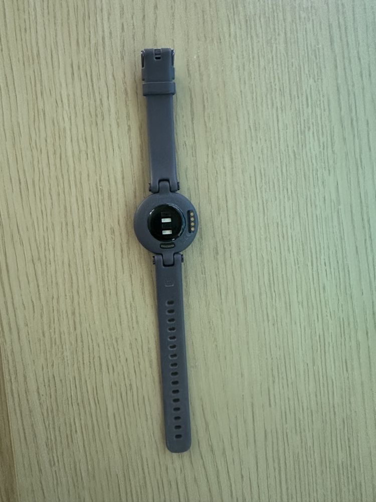 Смарт часовник Garmin Lily