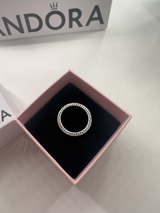 Сребърен пръстен Pandora с камъни