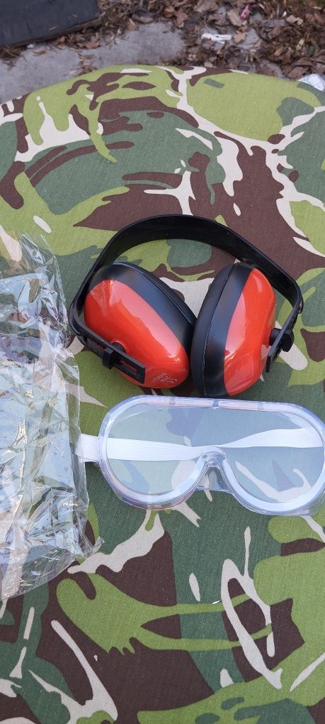 Комплект защитни предпазни очила и антифони строителство