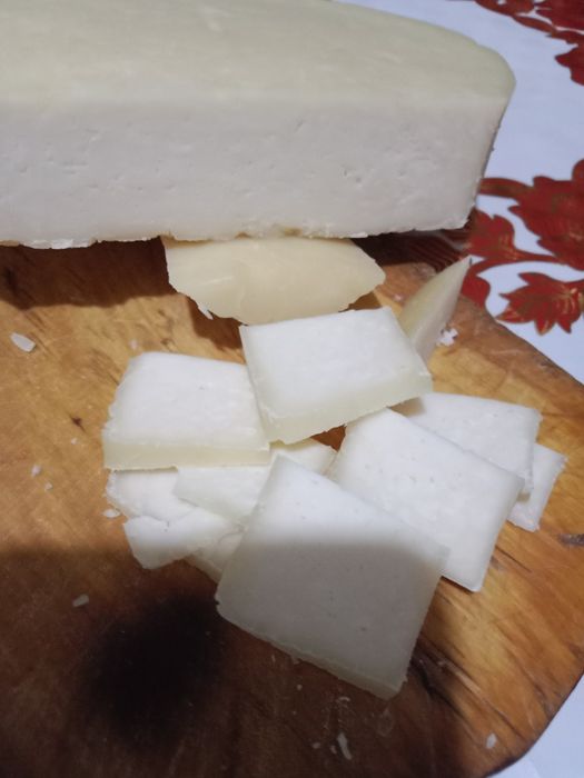 Сыр из козьего молока  за 1 кг -8000 тг