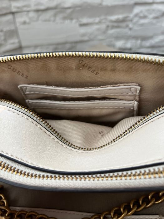 Бежева чанта guess