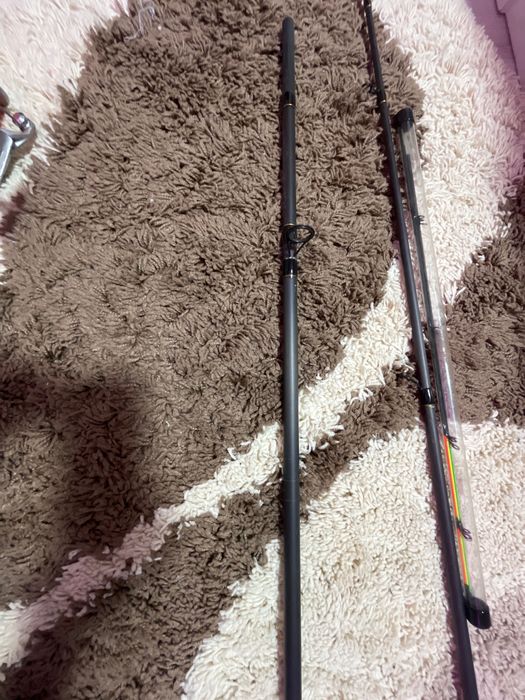 Vând 2 mulinete de 6000 și o lansetă de feeder de 390