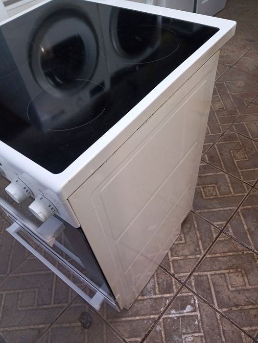 Свободно стояща печка с керамичен плот Elektrolux с 2 години гаранция!